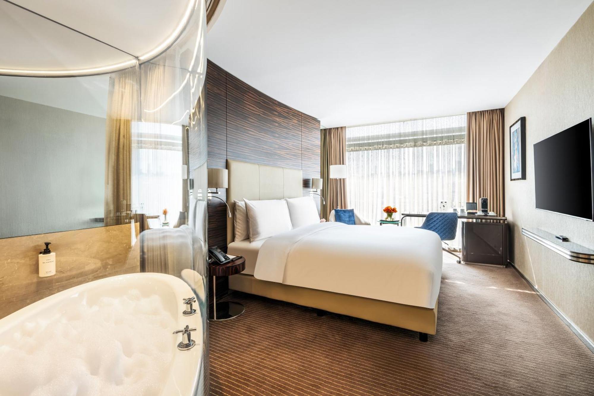 Grand Convention Center Hotel